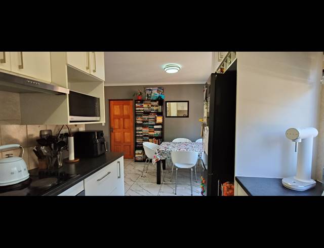 3 BEDROOM TOWNHOUSE TO LET IN SUNDOWNER